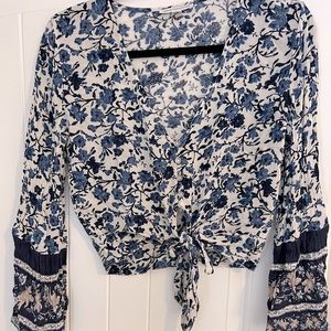 Crop Top | Tie | Ruffle detail on sleeves